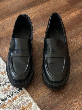 Universal Thread Black Platform Loafers